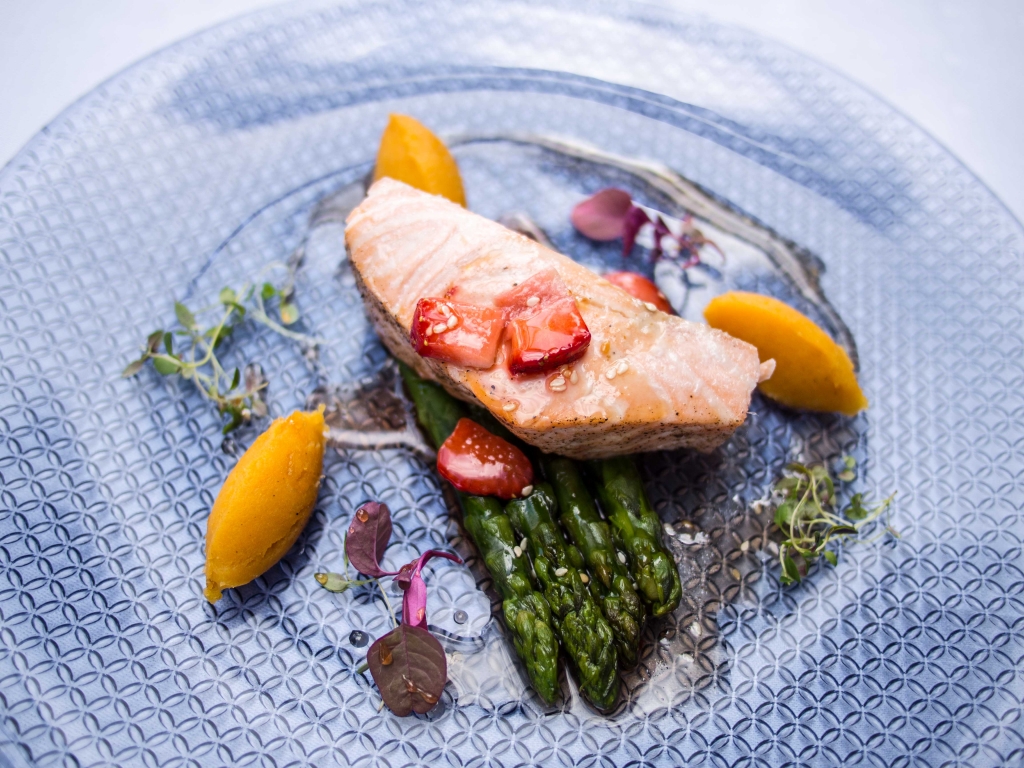 Baked salmon plate