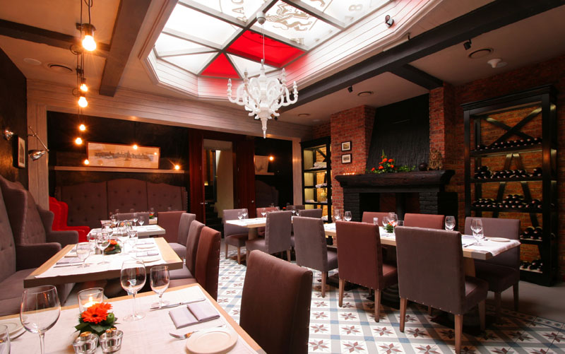 Historic interior of Restauracja Kubicki